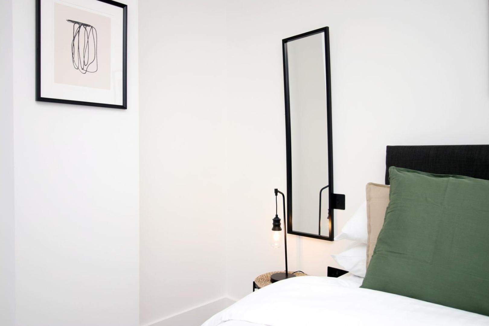 2 Bedroom With Free Parking Swindon Exterior foto