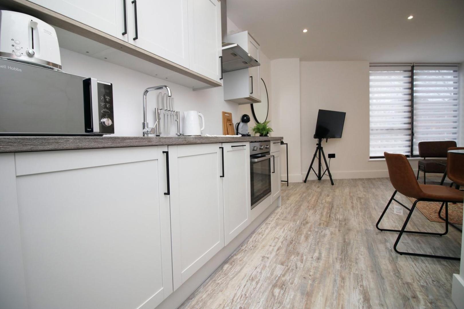 2 Bedroom With Free Parking Swindon Exterior foto